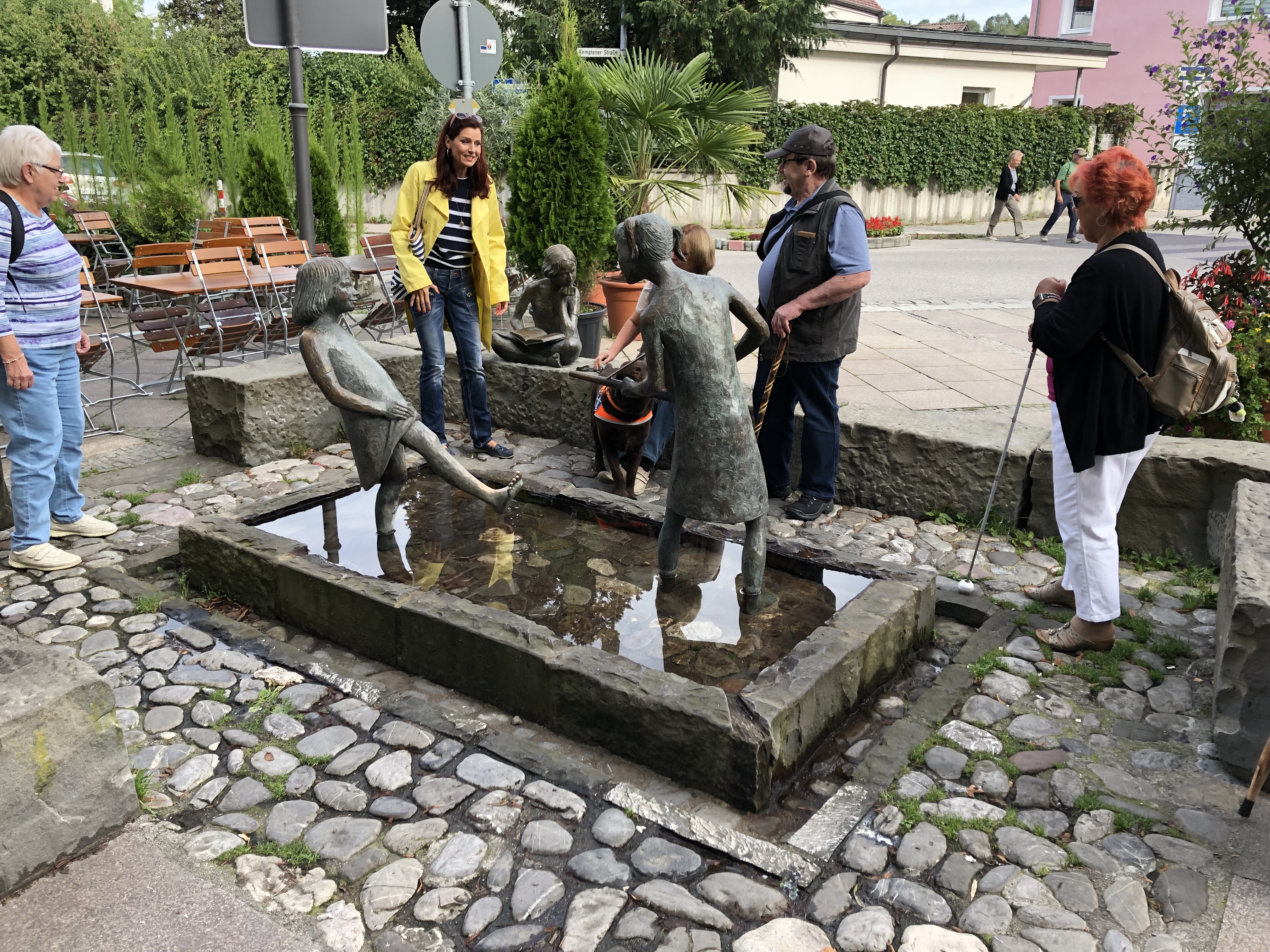 Mdchenbrunnen in Fssen